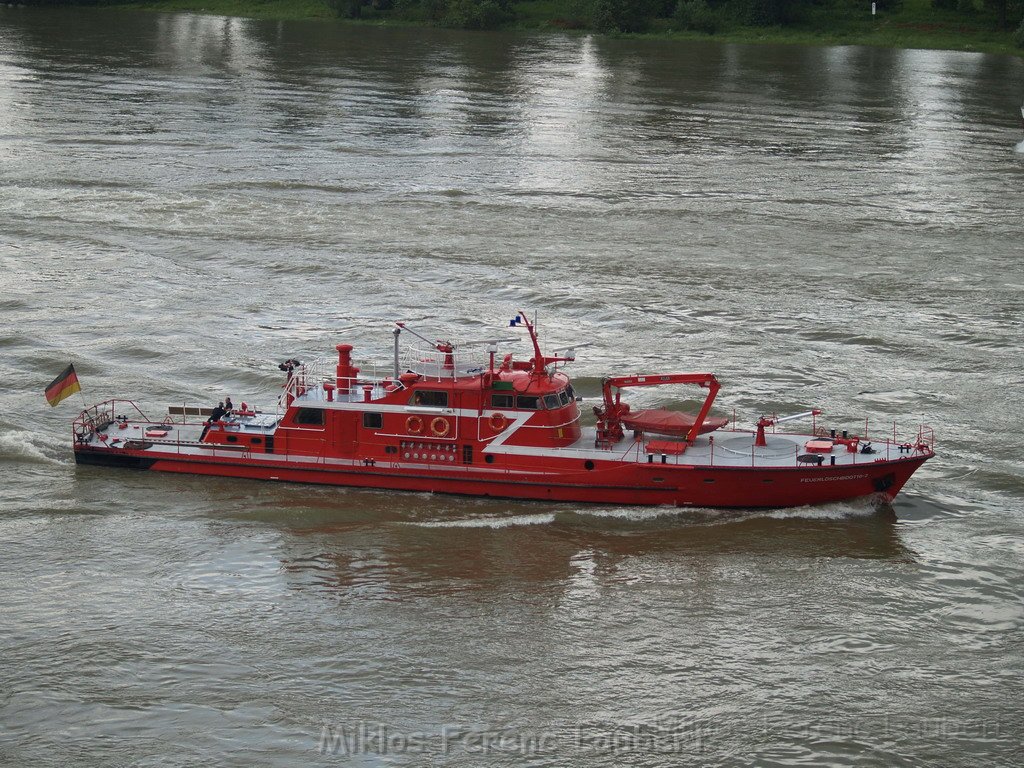 Feuerloeschboot 10-2      P129.JPG